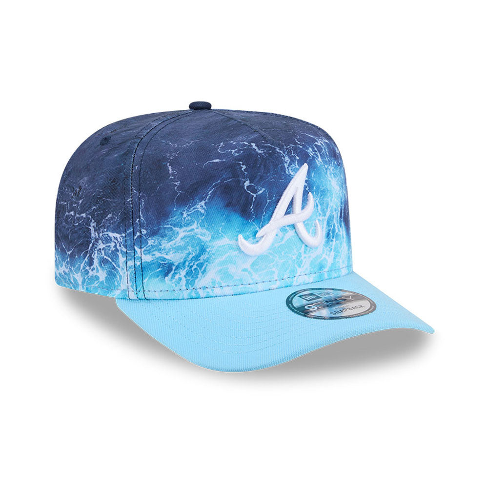 New Era Atlanta Braves 9FIFTY A-Frame Snapback cap i pastel blå med MLB Deep Water design, synlig front og justerbar snapback.