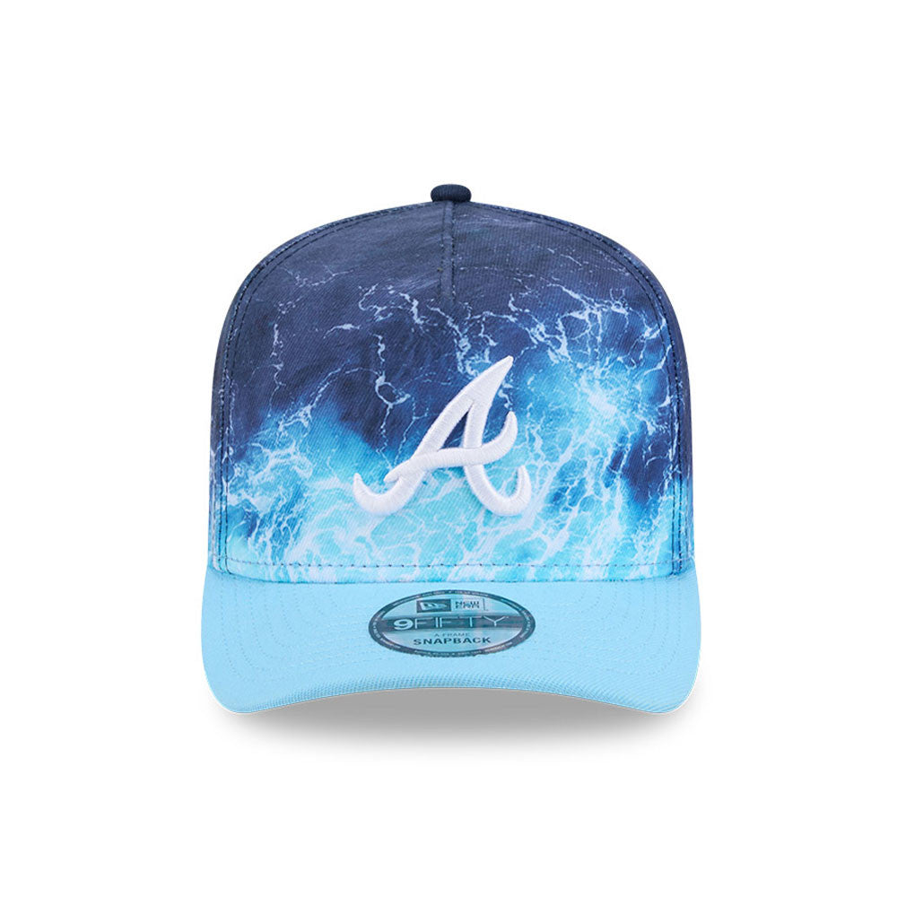 New Era Atlanta Braves 9FIFTY A-Frame snapback cap i pastel blå med MLB Deep Water design, flat bremse og justerbart fit