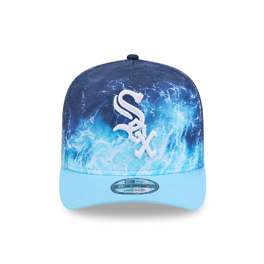 New Era Chicago White Sox 9FIFTY A-Frame snapback kasket i pastelblå med MLB Deep Water design, vises i billedet.