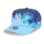 New Era New York Yankees 9FIFTY A-Frame Snapback cap i pastelblå med MLB-logo, dybt vand-inspireret design.