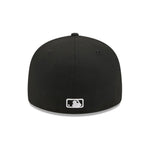 Sort New Era 59FIFTY fitted Chicago White Sox baseballkasket med Eagle-logo, perfekt til sport- og fritidsbrug.