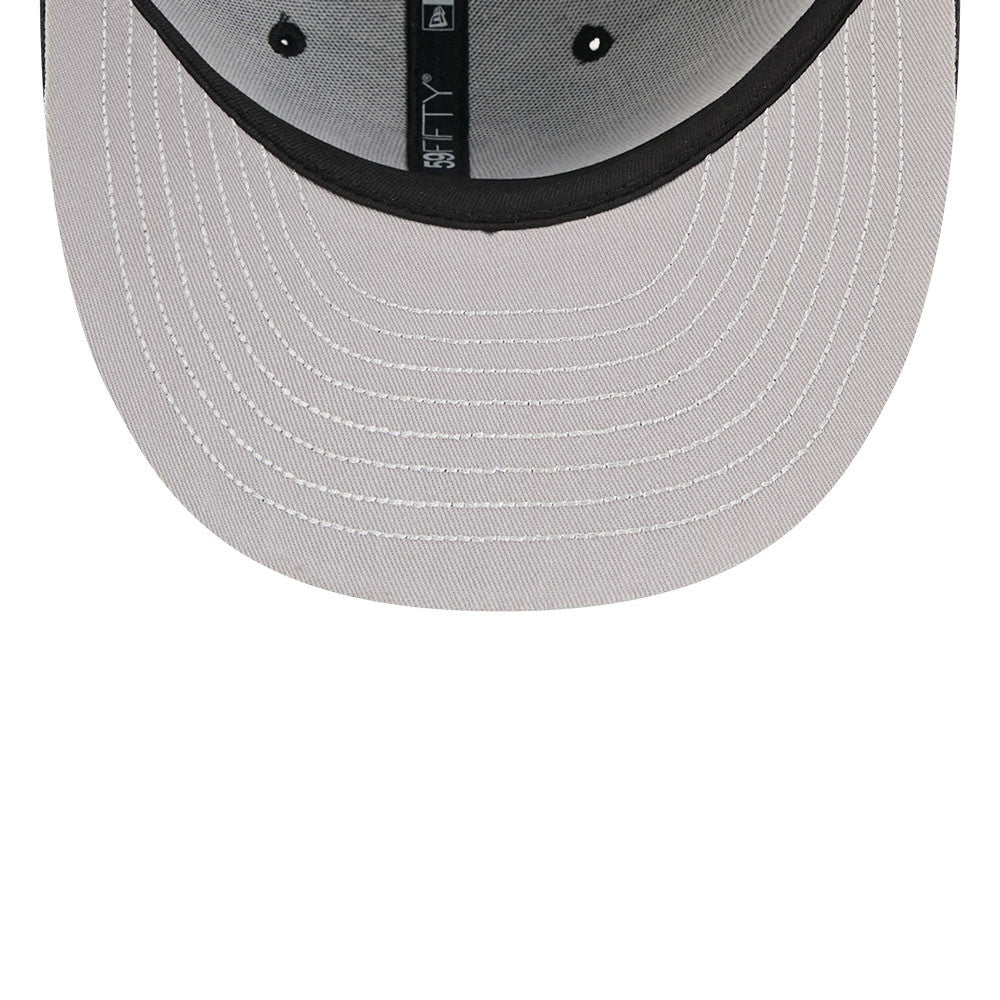 Sort New Era 59FIFTY fitted cap med Chicago White Sox logo og EAGLE-design, perfekt til baseballfans.
