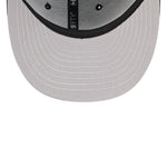 Sort New Era 59FIFTY fitted cap med Chicago White Sox logo og EAGLE-design, perfekt til baseballfans.