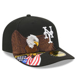 Sort New Era 59FIFTY fitted cap med New York Mets logo og eagle-design, klassisk baseball cap til fans.