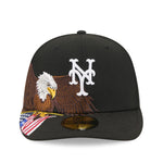Sort New Era 59FIFTY fitted cap med NY Mets logo og eagle-design, perfekt til baseballfans.