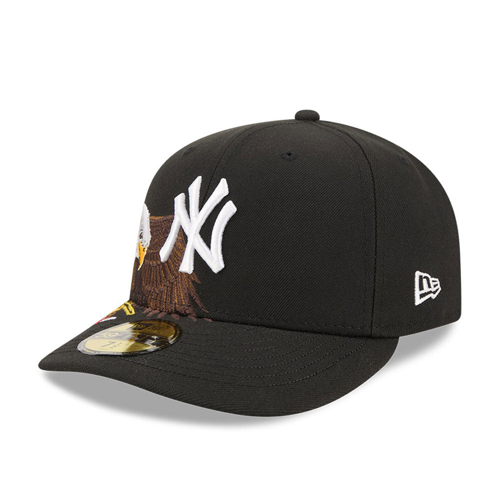 Sort New Era 59FIFTY fitted Yankees baseballkasket med EAGLE-logo, perfekt til fans af MLB og sportstil.