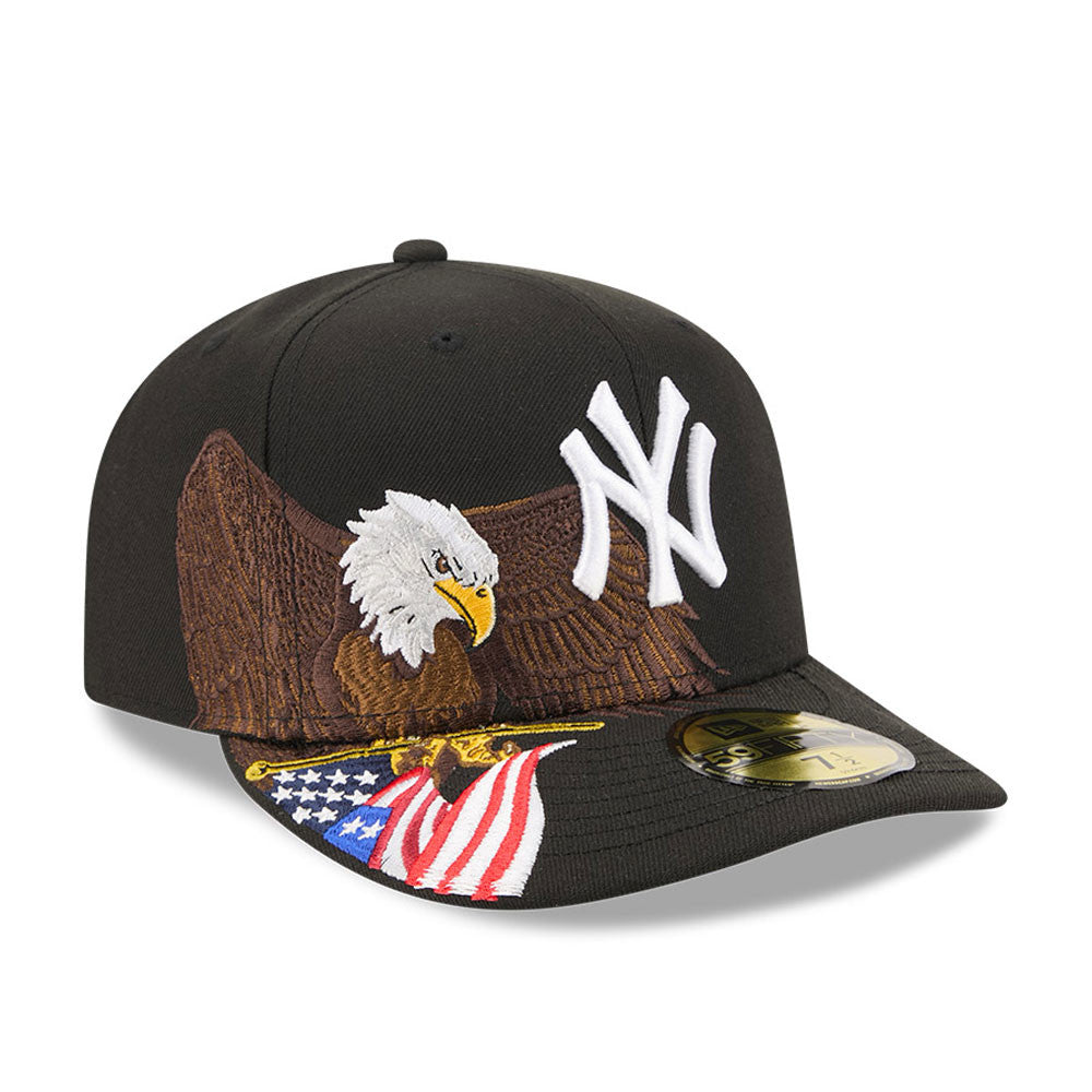 Sort New Era 59FIFTY fitted Yankees cap med Eagles-emballage, MLB-logo og detaljeret syn.