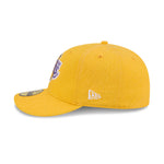 Sort New Era 59FIFTY fitted cap med LA Lakers logo i gult, Hardwood Classic design, sporty og stilfuldt hovedbeklædning