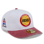 New Era Houston Rockets 59FIFTY fitted cap i hvid og rød med basketball-graphics og klassisk design.