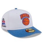 New Era 59FIFTY fitted cap med Knicks logo i hvid og blå, Hardwood Classic design, synlig på billedet.