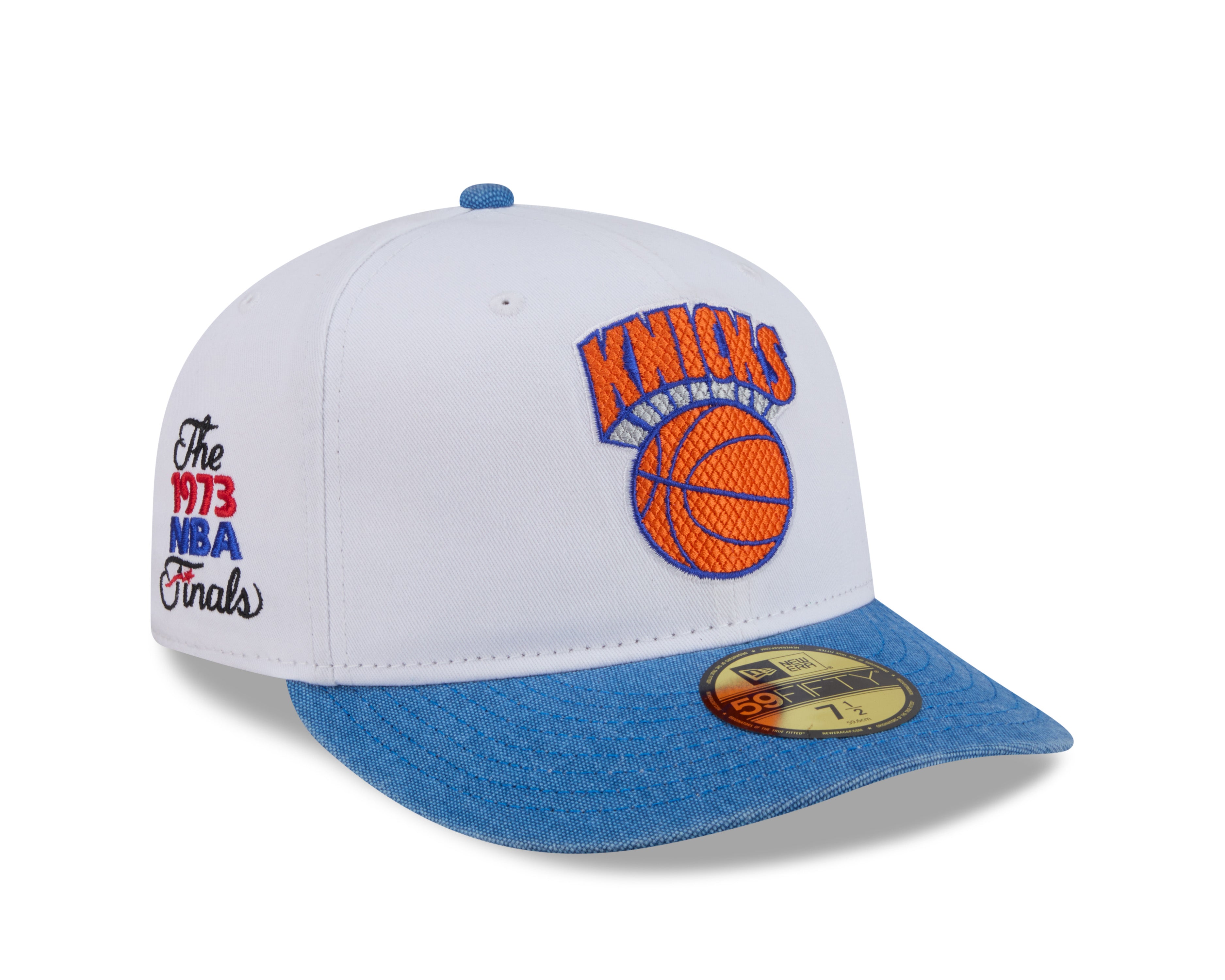 New Era 59FIFTY fitted cap med Knicks logo i hvid og blå, Hardwood Classic design, synlig på billedet.