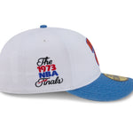 New Era 59FIFTY fitted cap med Knicks logo i hvid og blå, Hardwood Classic design, set fra højre side