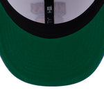 New Era 59FIFTY fitted New York Knicks basketballcap i hvid og blå med Hardwood Classic design, vises fra front.