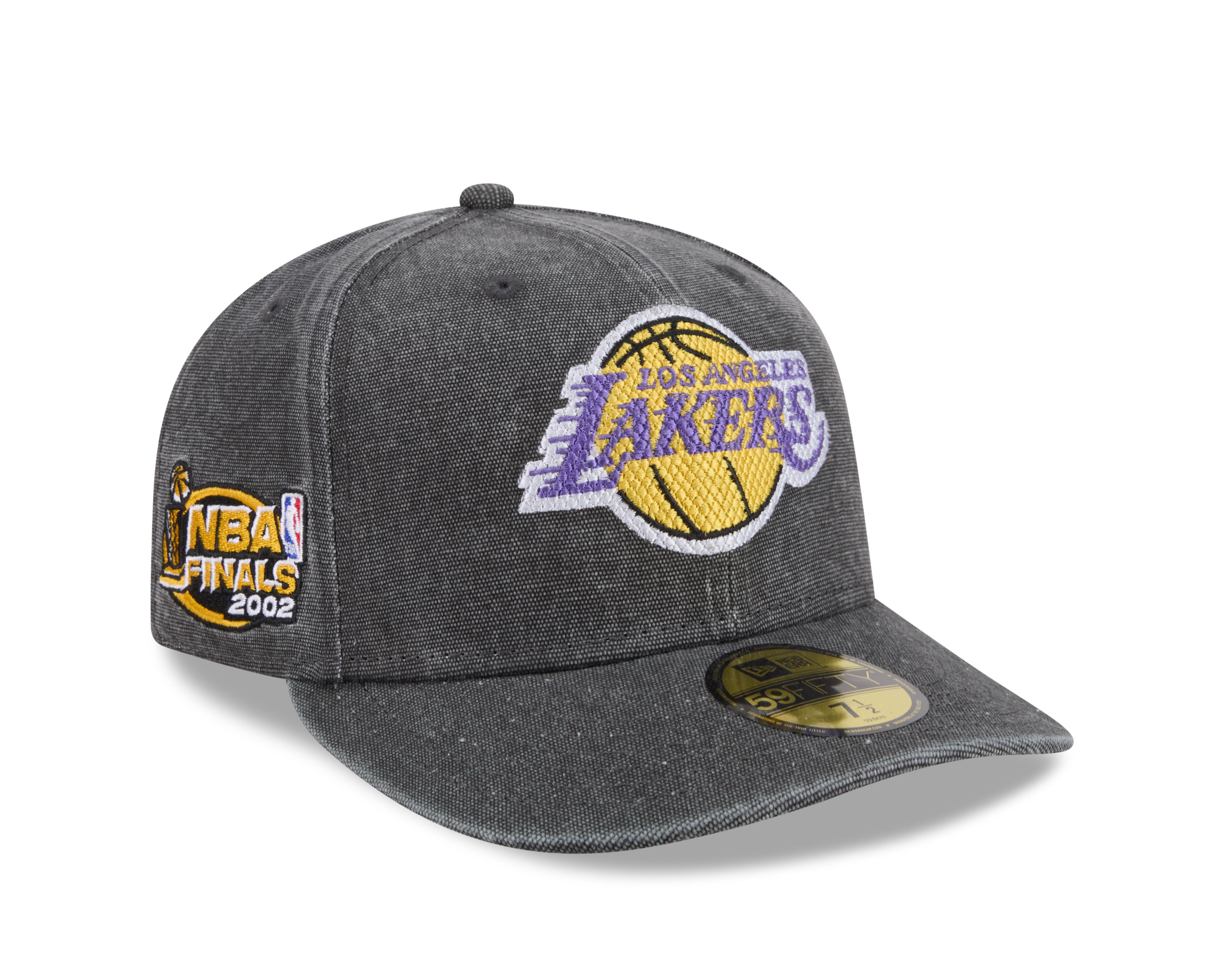 Sort New Era 59FIFTY fitted Lakers-hat med hardwood classic logo og flat skygge, her vist fra siden.