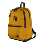 New Era Metal Delaware rygsæk med Yankees logo, sort taske med metaldetaljer og polstret skulderstrop.