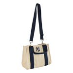 New Era mini MLB tote taske med Yankees logo i lys beige, praktisk og stilfuld til fans.