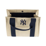 Lysebeige New Era Mini MLB tote taske med New York Yankees logo, velegnet til sport- og hverdsdagsbrug.