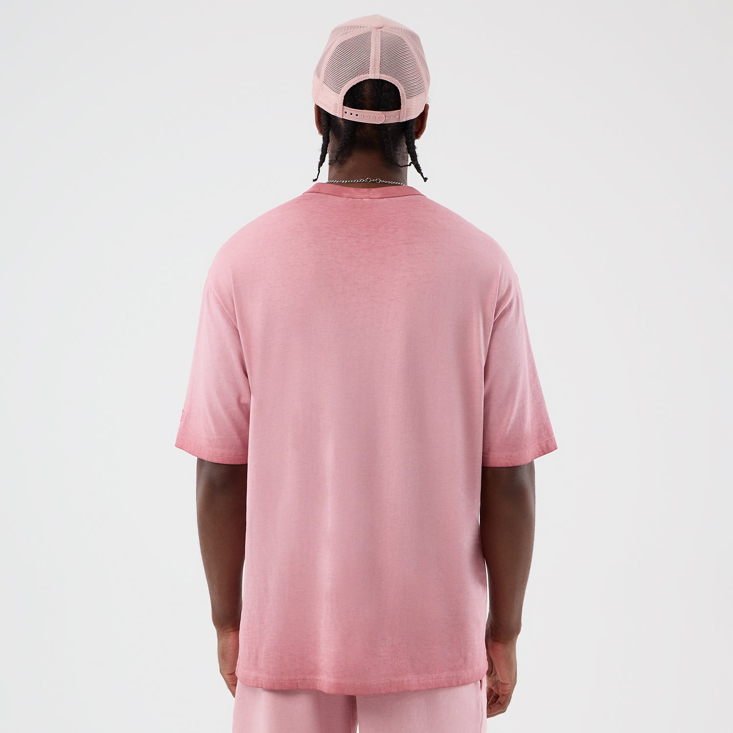 Pink New Era MLB Washed Logo T-shirt med Yankees logo, afslappet sportswear til fans af baseball og New York Yankees.