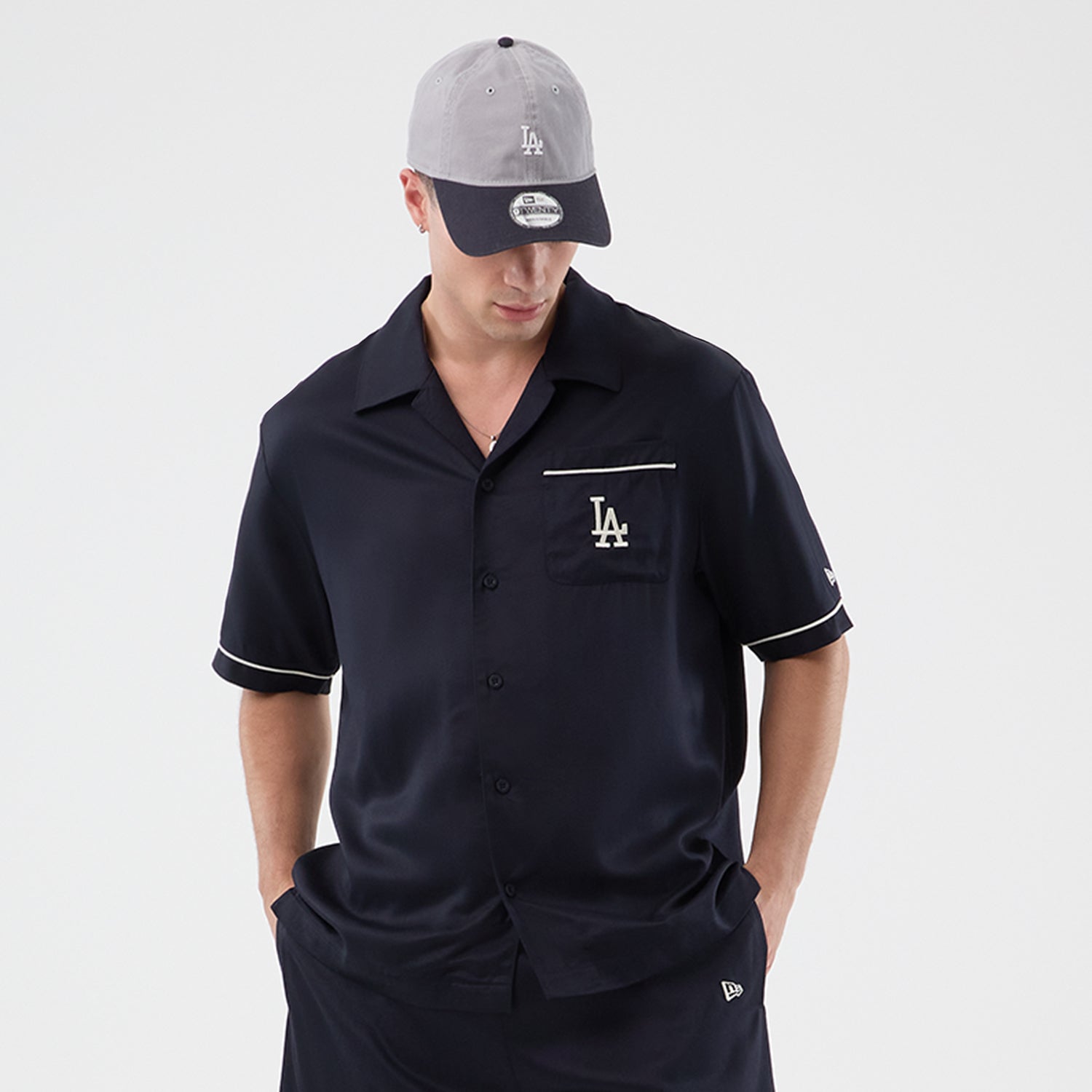 Navy New Era Los Angeles Dodgers MLB T-shirt med grafisk Revere print og holdbart stof, perfekt til fans.