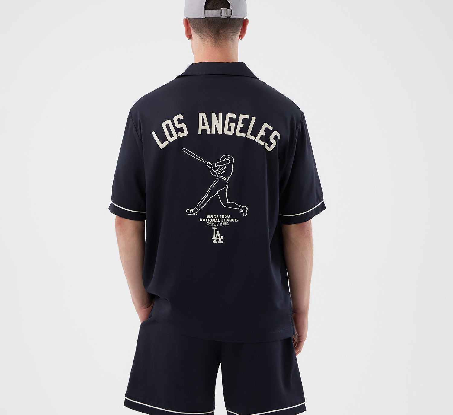 Navy New Era MLB Graphic Revere T-shirt med Los Angeles Dodgers logo og baseball-design.