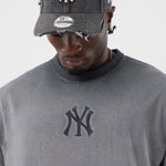 Sort New Era MLB Washed Logo T-shirt med Yankees-logo, blødt bomuld og afslappet pasform.