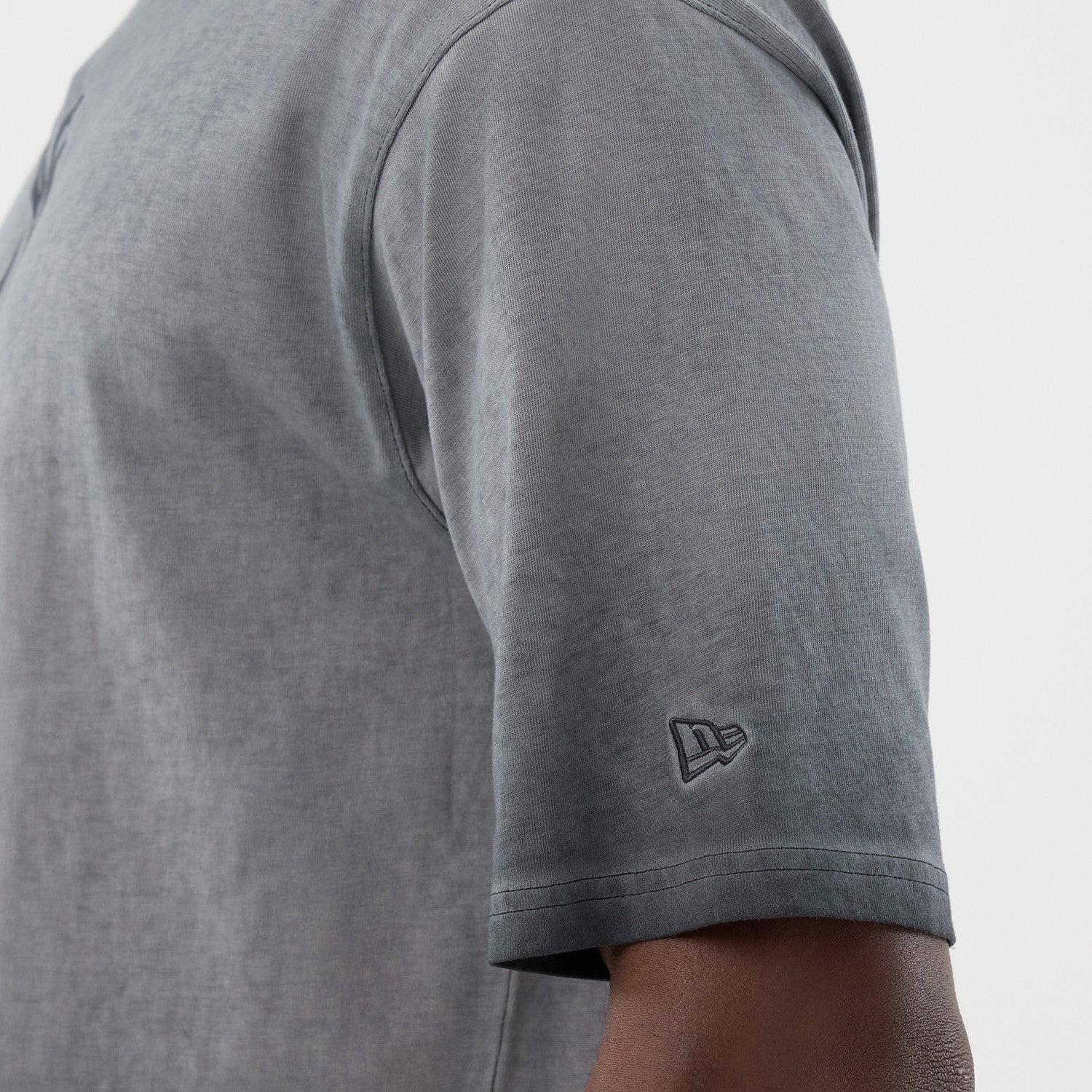 Sort New Era MLB Washed Logo T-shirt med Yankees logo, blød bomuld og afslappet pasform.