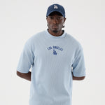 Blå New Era MLB Waffle Box T-shirt med Los Angeles Dodgers logo, komfortabel bomuldstøj til fans.