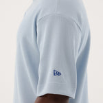 Blå New Era MLB Waffle Box T-Shirt med Los Angeles Dodgers logo, komfortabel bomulds T-shirt med sporty stil.