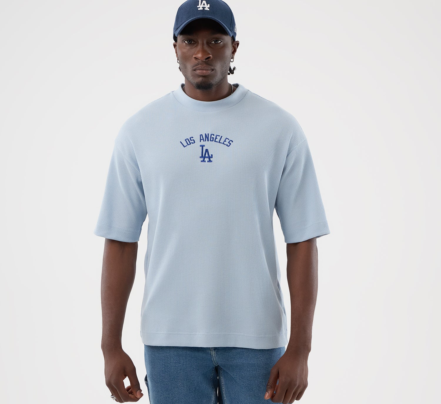 Blå New Era MLB Waffle Box T-shirt med Los Angeles Dodgers logo, casual t-shirt til baseballfans.