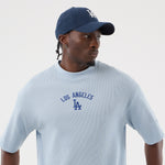 Blå New Era MLB Waffle Box T-shirt med Los Angeles Dodgers logo, casual t-shirt til baseballfans, set for frontbillede.