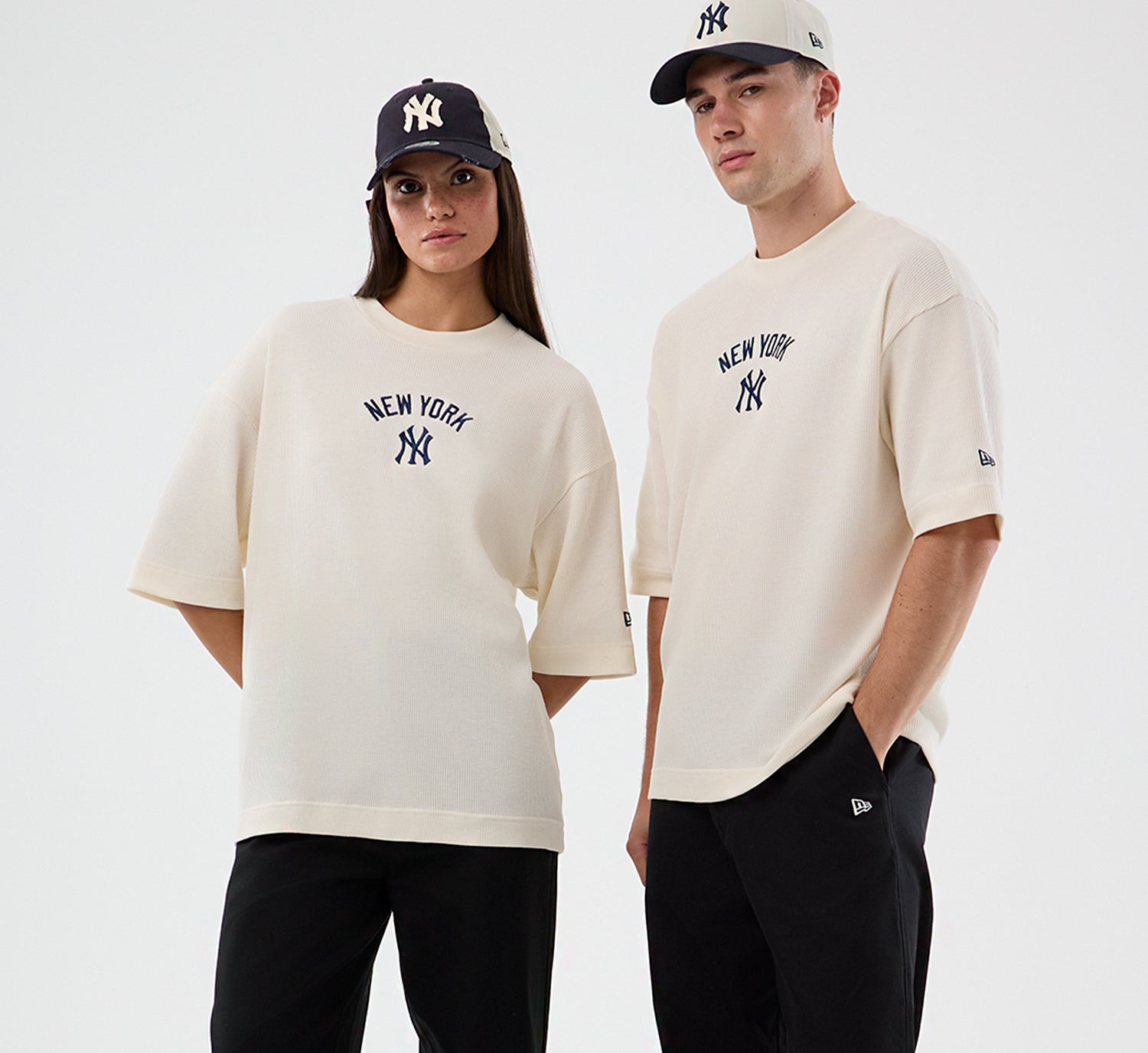New Era MLB Waffle Box T-shirt i off-white med Yankees logo, afslappet baseball t-shirt med sportligt design.