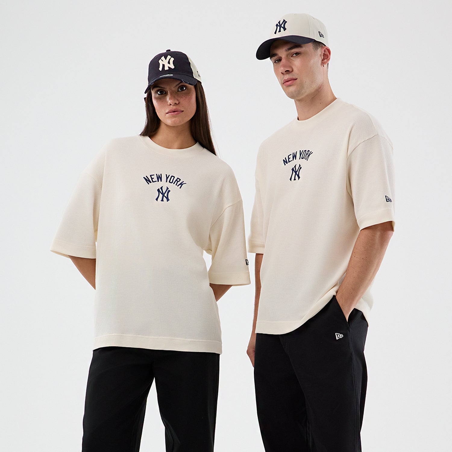 New Era MLB Waffle Box T-shirt i off-white med Yankees logo, afslappet baseball t-shirt med sportligt design.