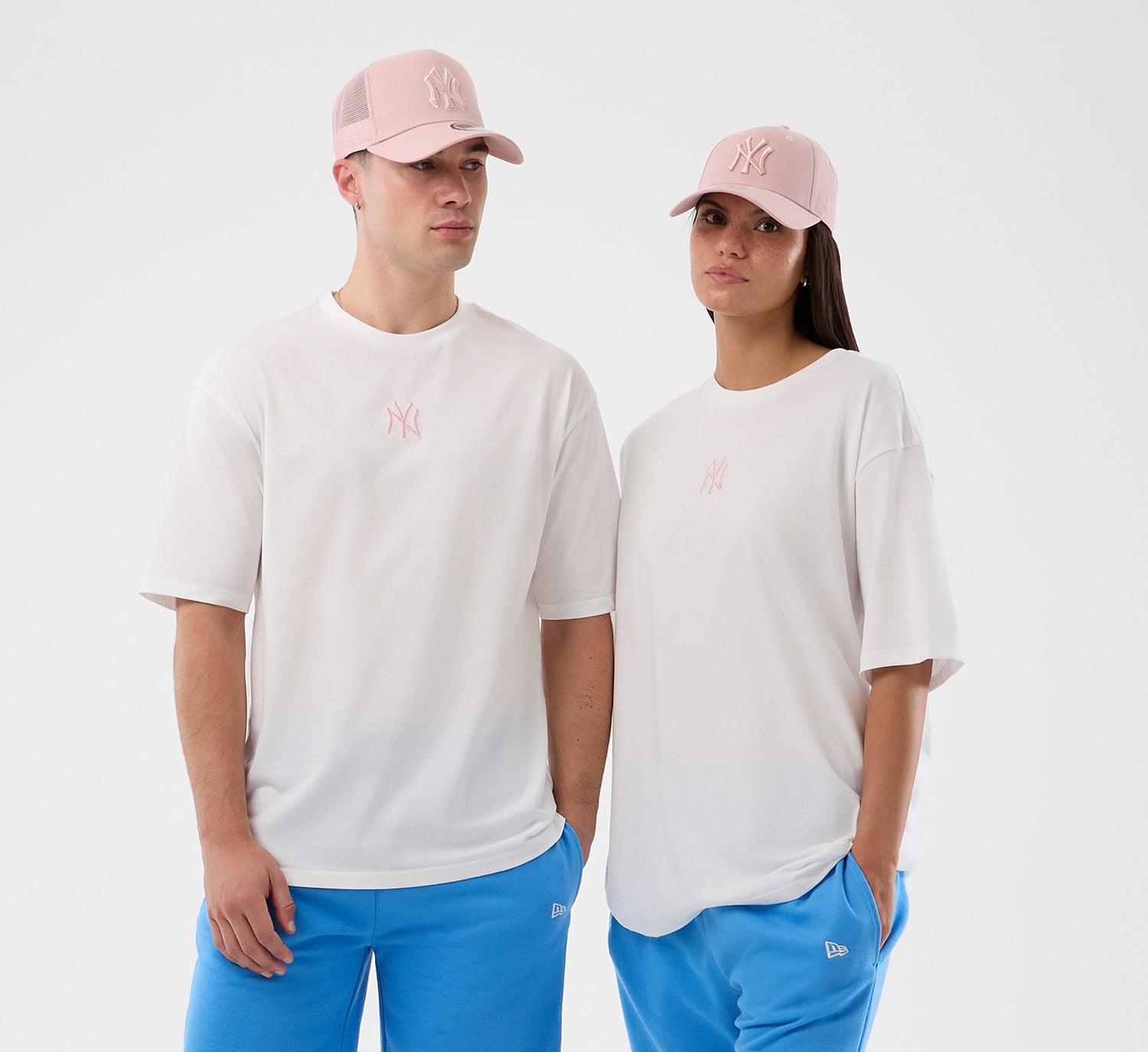 Hvid og lyserød New Era MLB LE MIDI oversize t-shirt med Yankees logo til mænd, afslappet sportstøj.