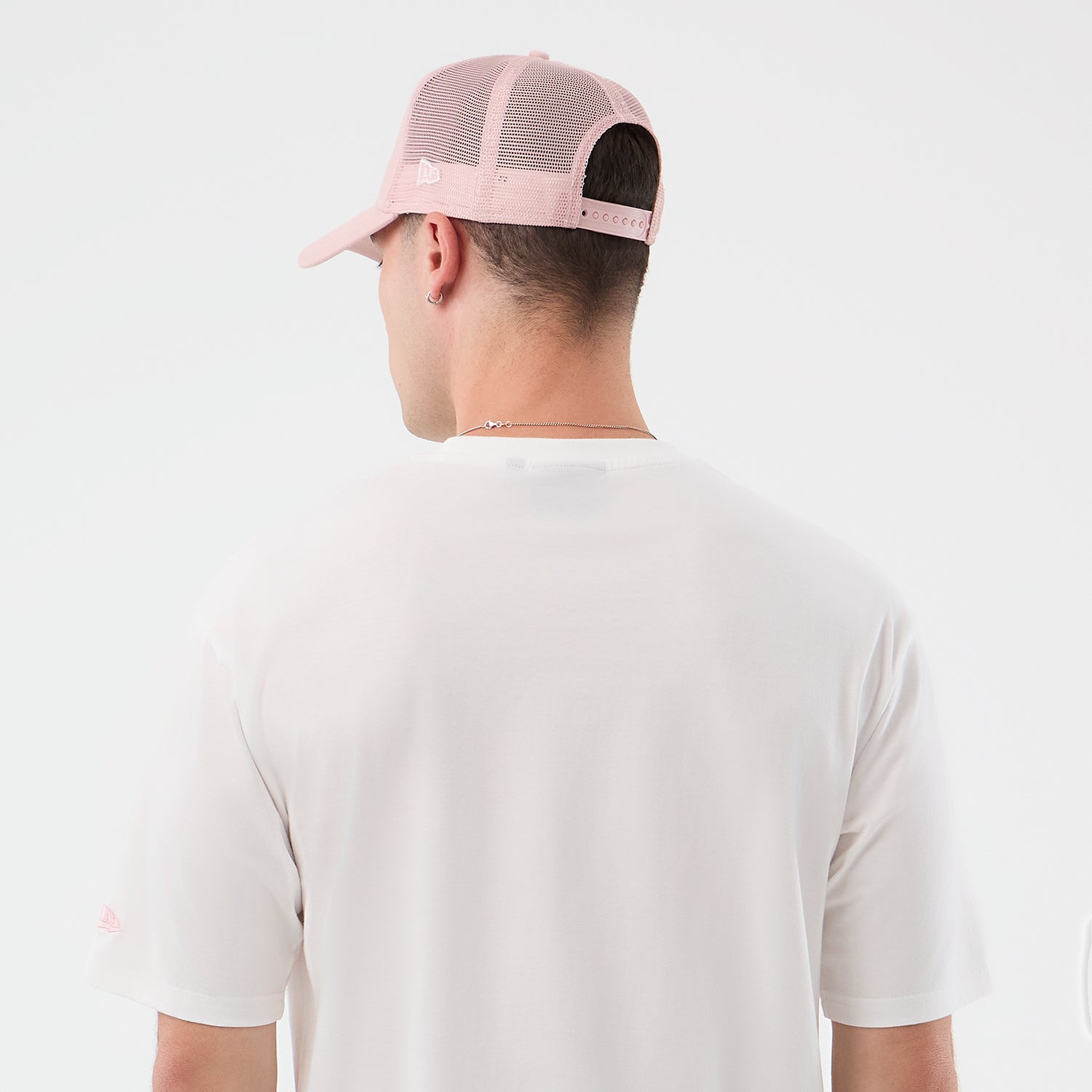Hvid og lyserød New Era MLB LE MIDI oversize T-shirt med Yankees-logo foran, casual sportstøj til mænd.