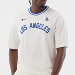 Hvid New Era MLB ARCH oversize t-shirt med Los Angeles Dodgers logo og grafisk design.