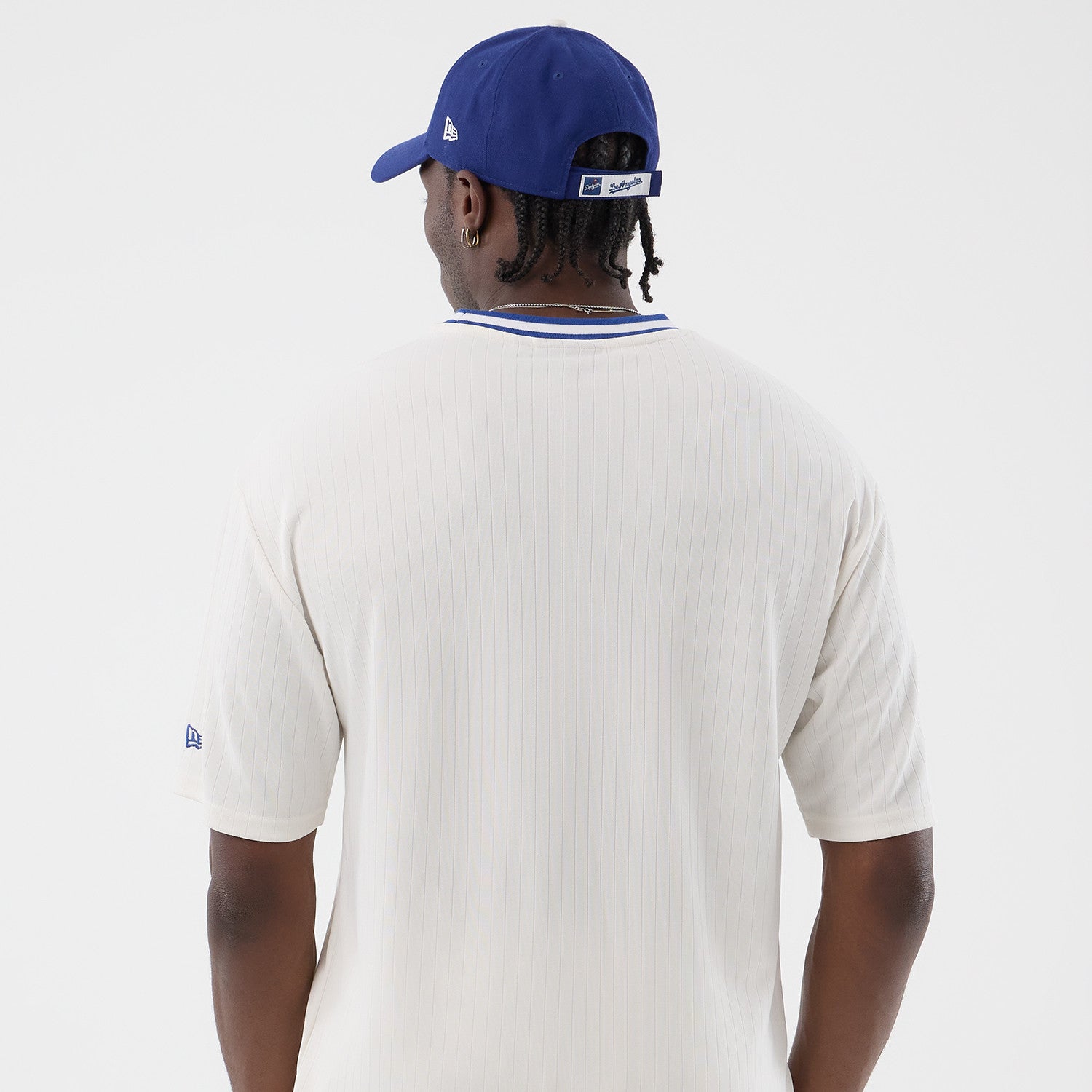 Hvid New Era MLB ARCH oversize T-shirt med Los Angeles Dodgers logo, afslappet og stilfuld til fans.