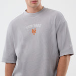 Grå New Era MLB Waffle Box T-shirt med Mets-logo, blødt bomuldsstof og komfortabel pasform.