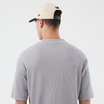 Grå New Era MLB Waffle Box T-shirt med Mets-logo, blød bomuld, afslappet pasform, sportstøjsdesign.