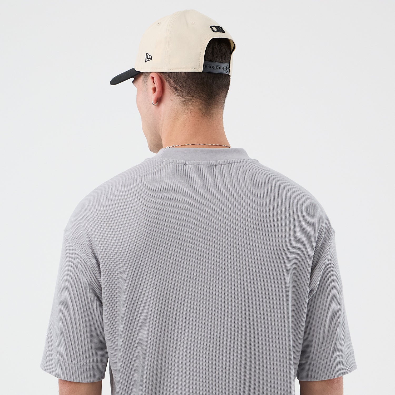 Grå New Era MLB Waffle Box T-shirt med Mets-logo, blød bomuld, afslappet pasform, sportstøjsdesign.