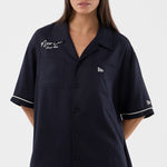 Navy New Era NE GRAPHIC REVERE T-shirt med logo-udskrift, afslappet pasform og blødt bomuldsstof.