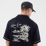 Navy New Era NE GRAPHIC REVERE T-shirt med grafisk design og rund hals, lavet af blødt bomuldsstof.