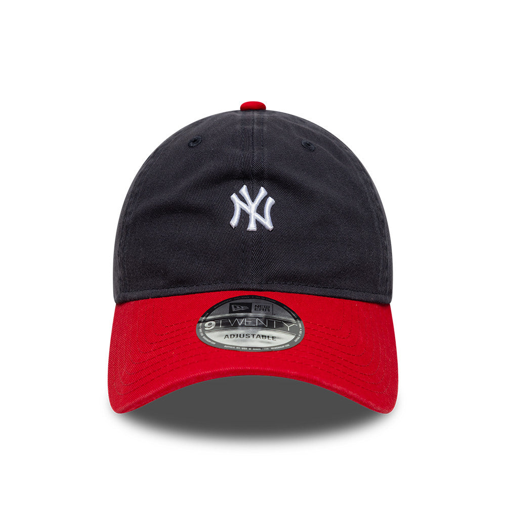 New Era New York Yankees 9TWENTY mini washed kontrast cap i navy og rød farve, med justerbart lukning og logo foran