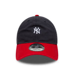 New Era New York Yankees 9TWENTY mini washed kontrast cap i navy og rød farve, med justerbart lukning og logo foran
