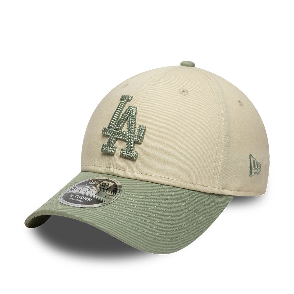 New Era 9FORTY Los Angeles Dodgers cap med side script i beige og oliven farver, afslappet baseball cap.