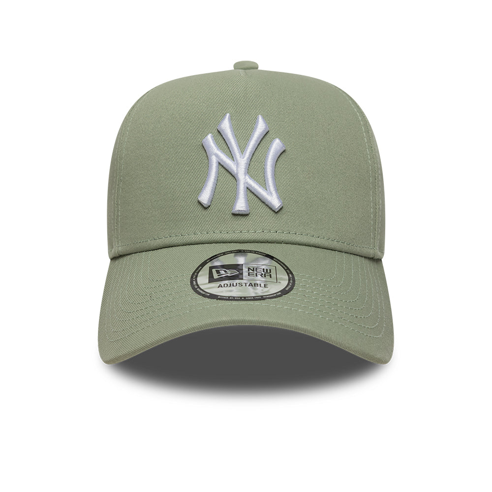 New Era New York Yankees 9FORTY A-Frame cap i grøn med justerbar rem og Yankees-logo foran.