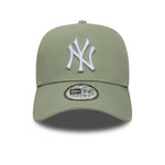New Era New York Yankees 9FORTY A-Frame cap i grøn med justerbar rem og Yankees-logo foran.
