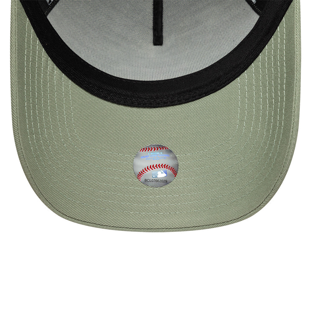 New Era New York Yankees 9FORTY A-Frame cap i grøn farve med justerbart bånd og logo foran.