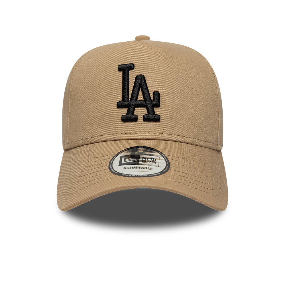 New Era 9FORTY A-Frame Dodgers cap i kamel og sort, med Dodgers logo foran og justerbar rem bagpå.