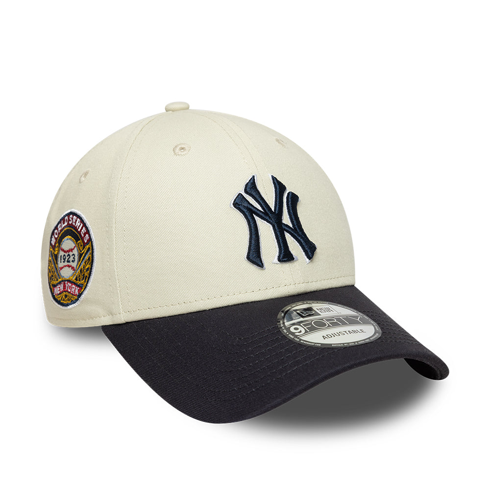 New Era New York Yankees 9FORTY kasket i chrome og navy med WS-patch, justeret cap med logo og detaljer.