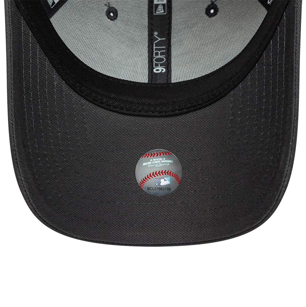 Charcoal New Era 9FORTY Detroit Tigers baseball cap med team outline og justerbar rem foran.
